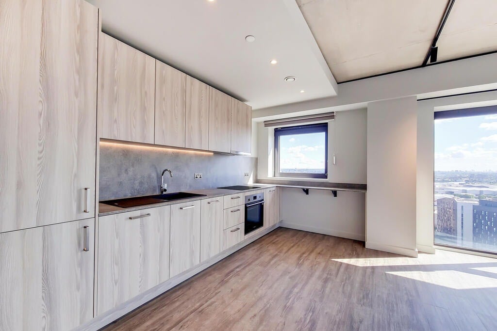 Flat Empire Way in Greater London