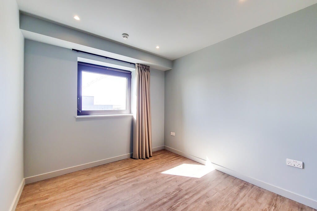 Flat Empire Way in Greater London