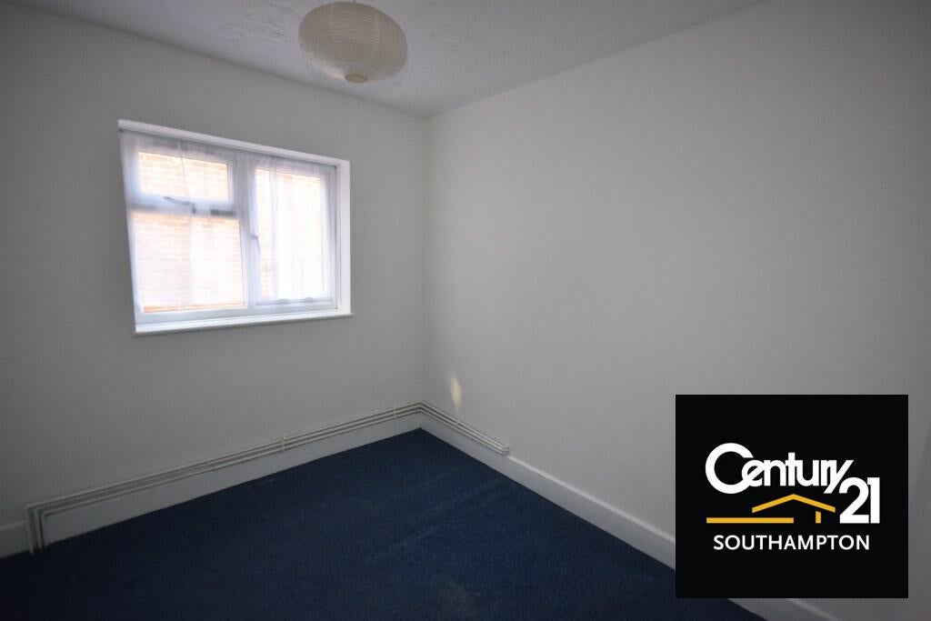 Flat Broadlands Road in Southampton