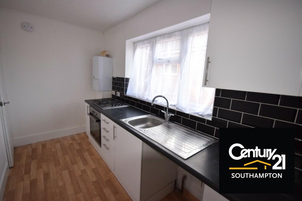 Flat Broadlands Road in Southampton