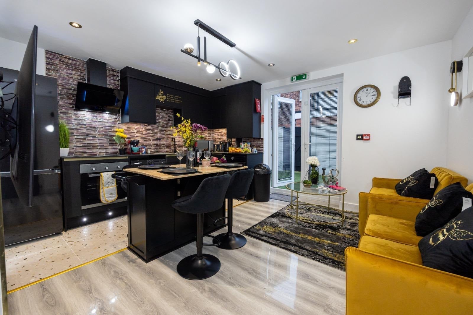 Flat Holcombe Road in Manchester
