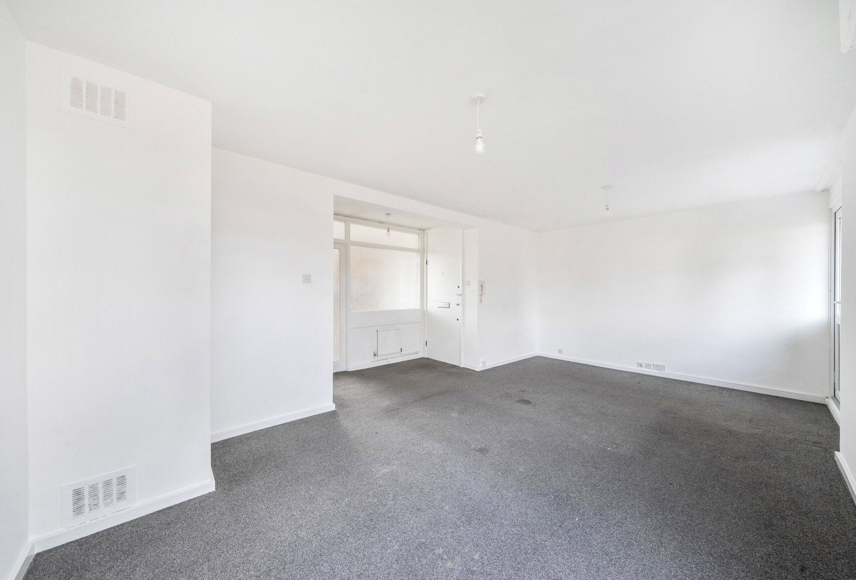 Flat Willow Road in Greater London