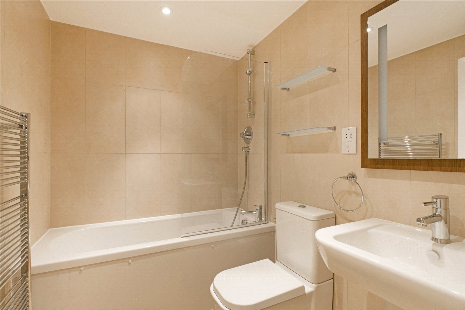 Flat Gower Street in Greater London