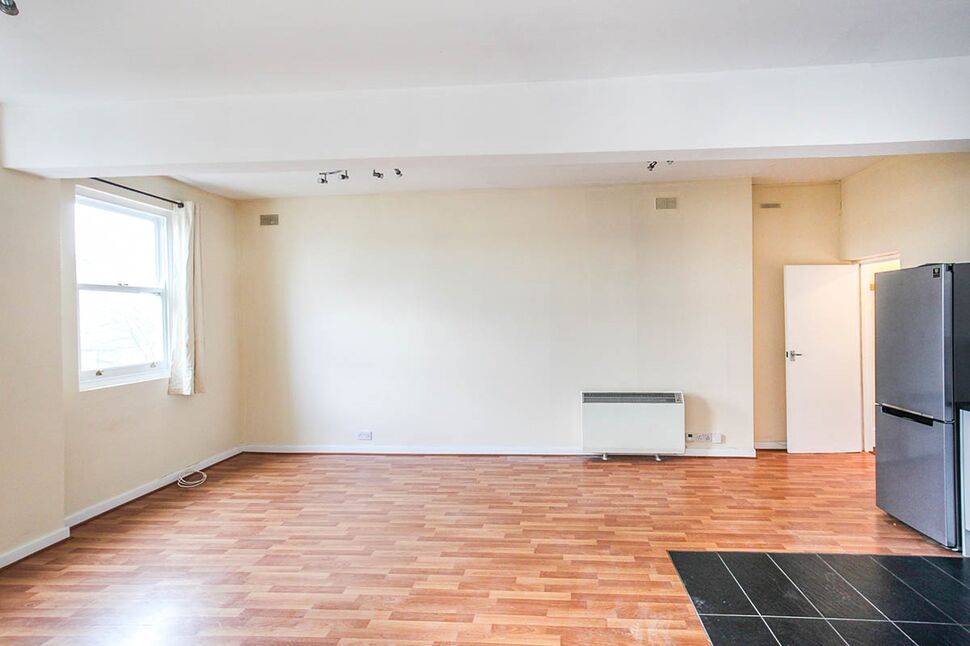 Flat Dartmouth Road in Greater London