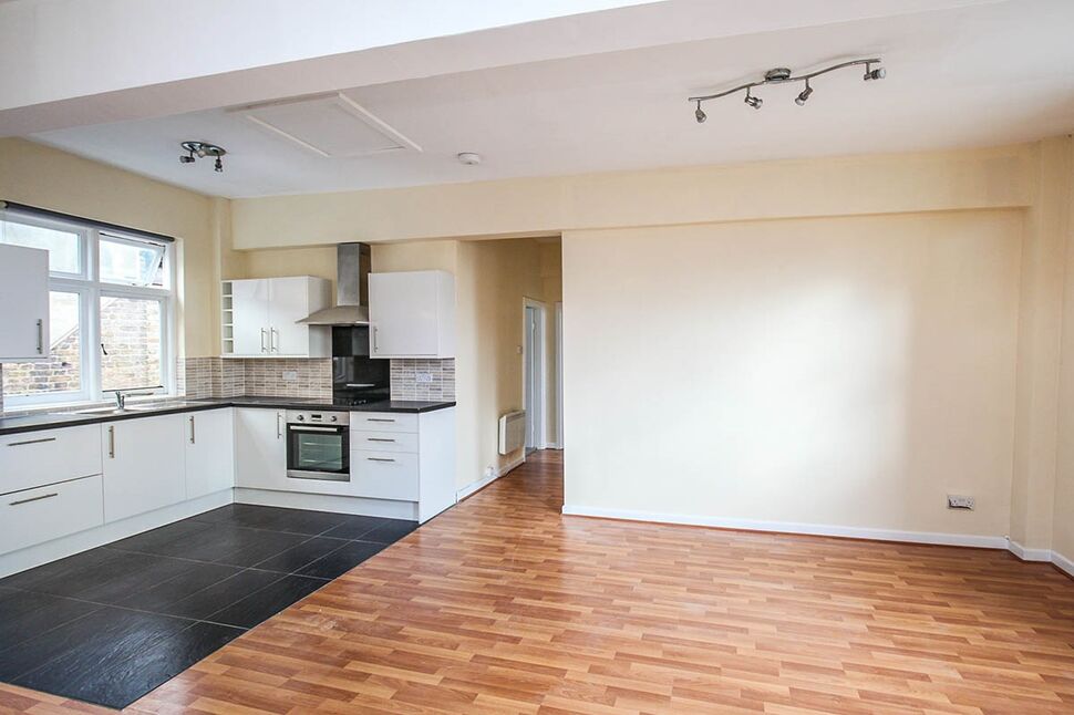 Flat Dartmouth Road in Greater London