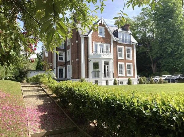 Flat Calverley Park Gardens in Tunbridge Wells