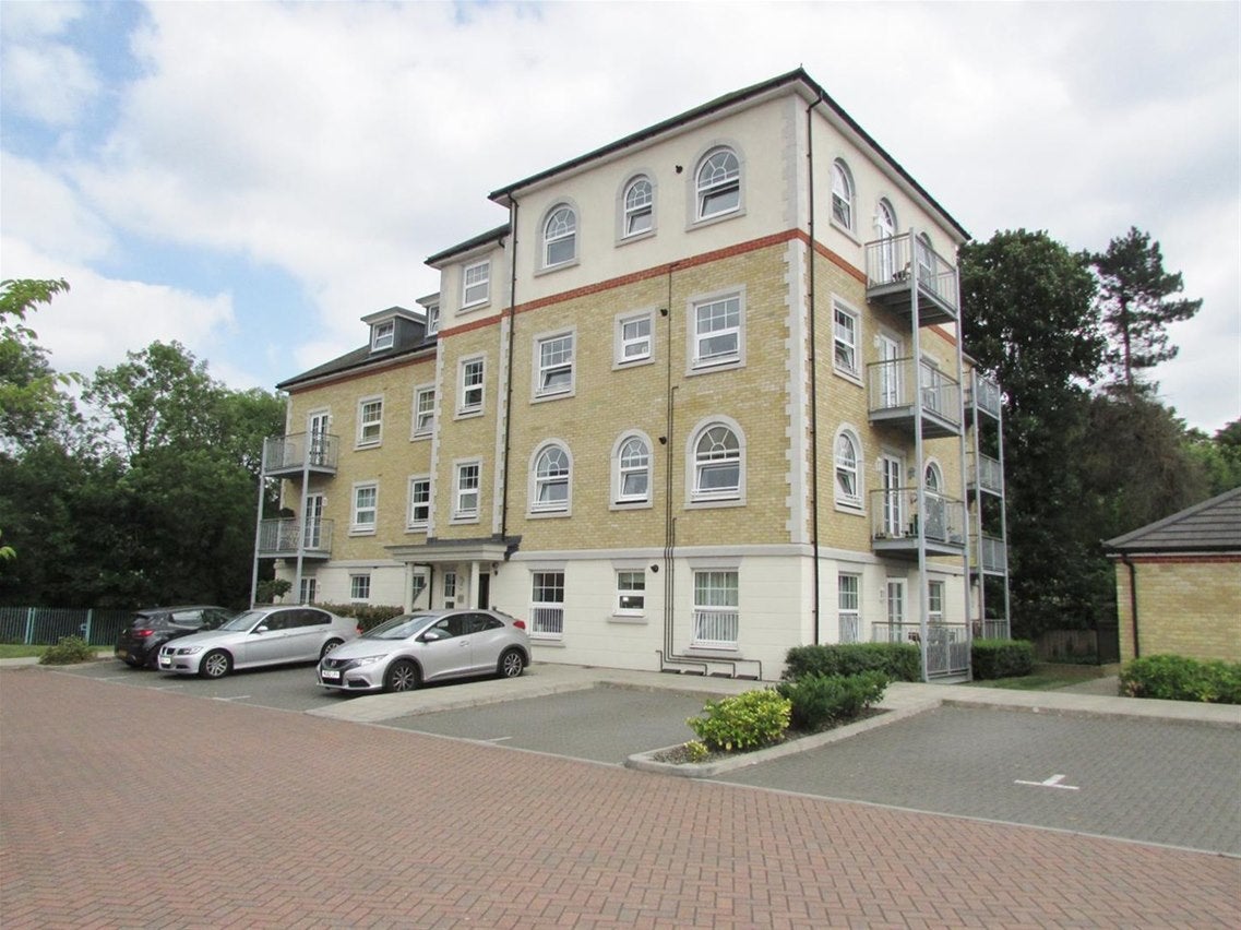 Flat Weir Road in Greater London
