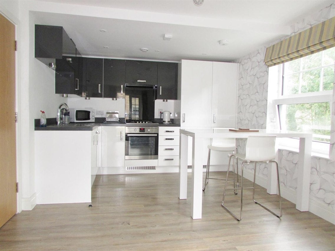Flat Weir Road in Greater London