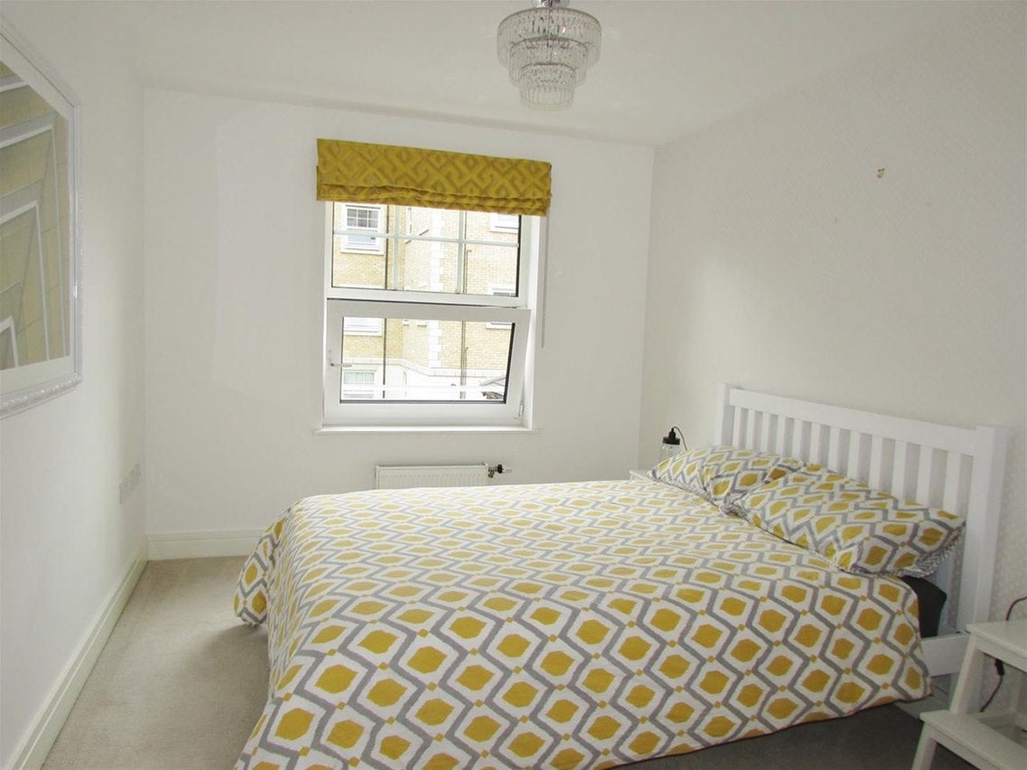 Flat Weir Road in Greater London