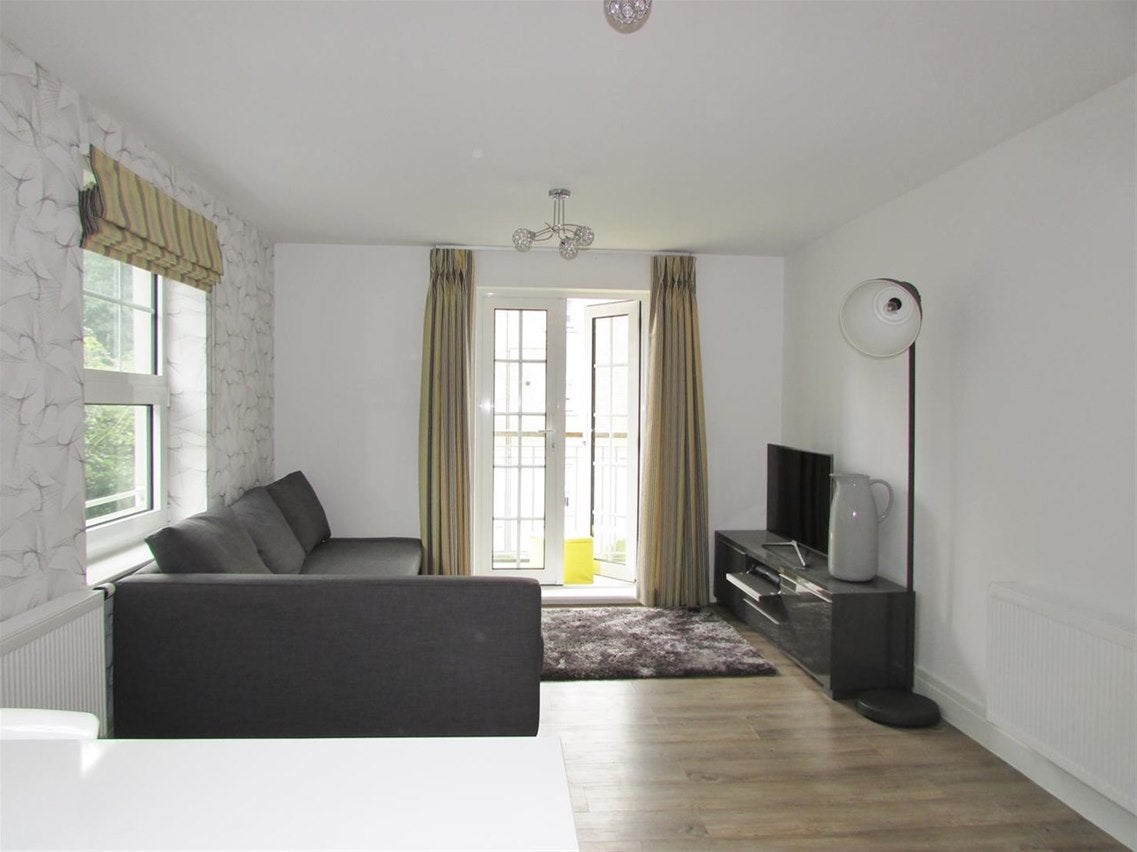 Flat Weir Road in Greater London