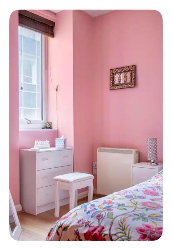 Room Charing Cross Road in City of Westminster