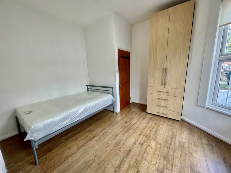 Flat York Road in Greater London