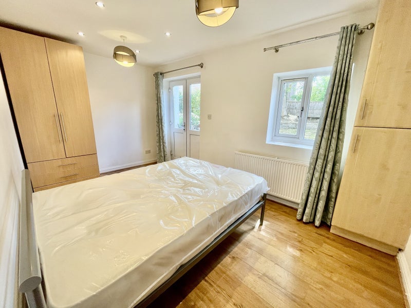 Flat York Road in Greater London