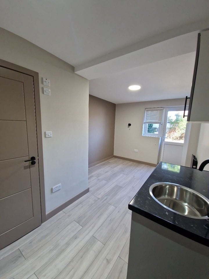 Room Hayling Road in Three Rivers