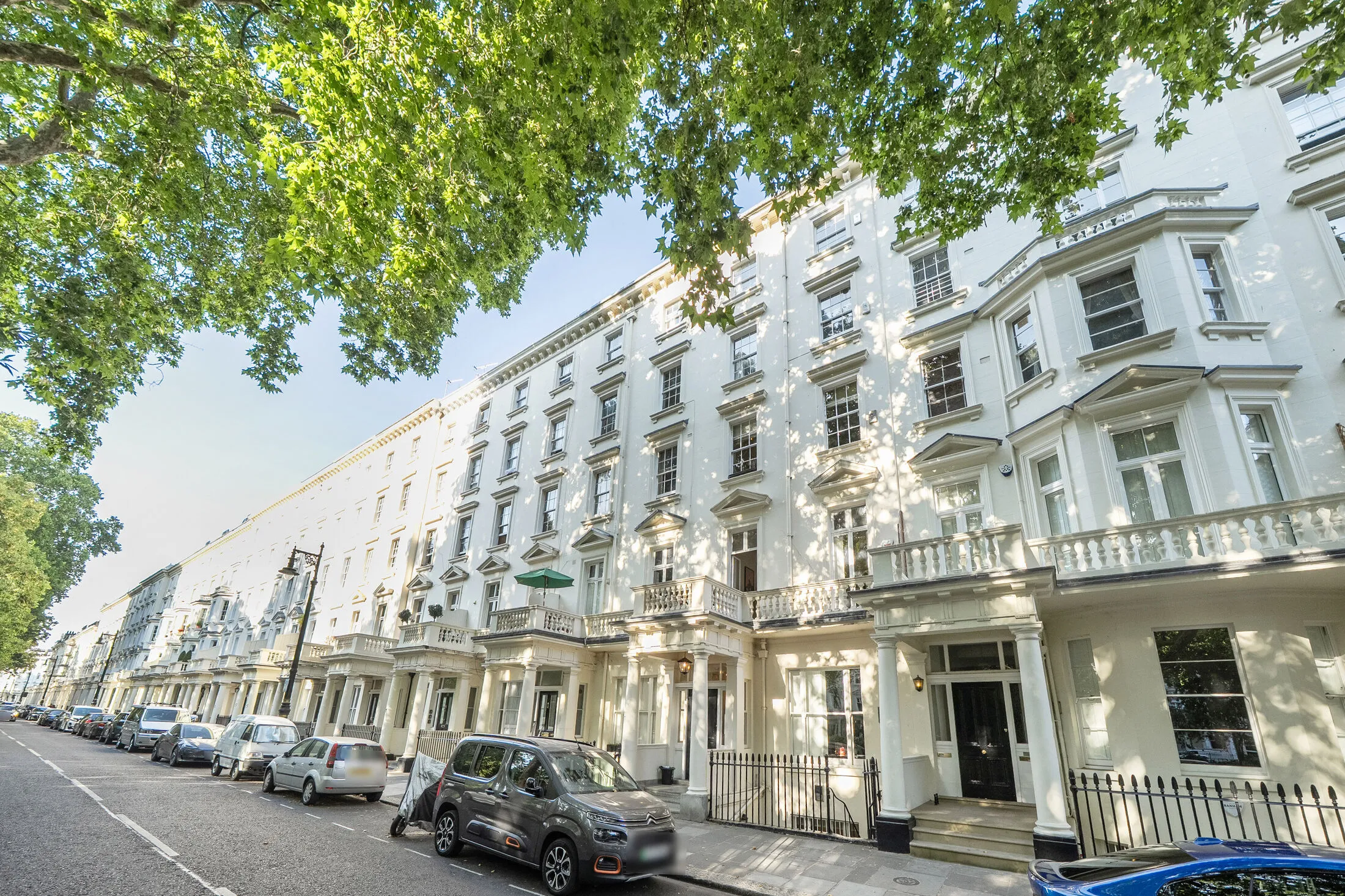 Flat Grosvenor Road in City of Westminster