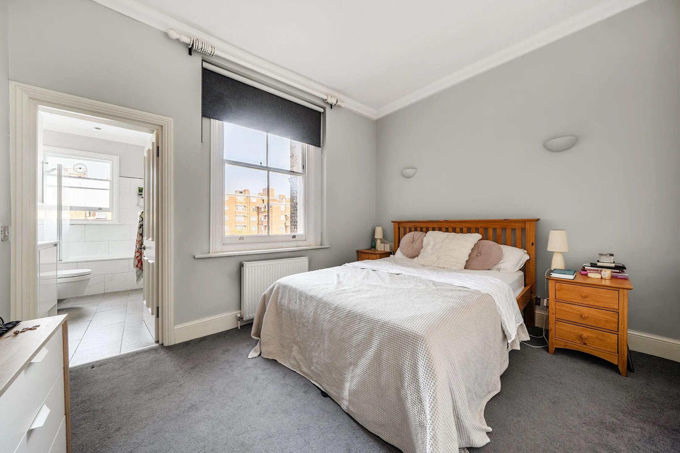 Flat Grosvenor Road in City of Westminster