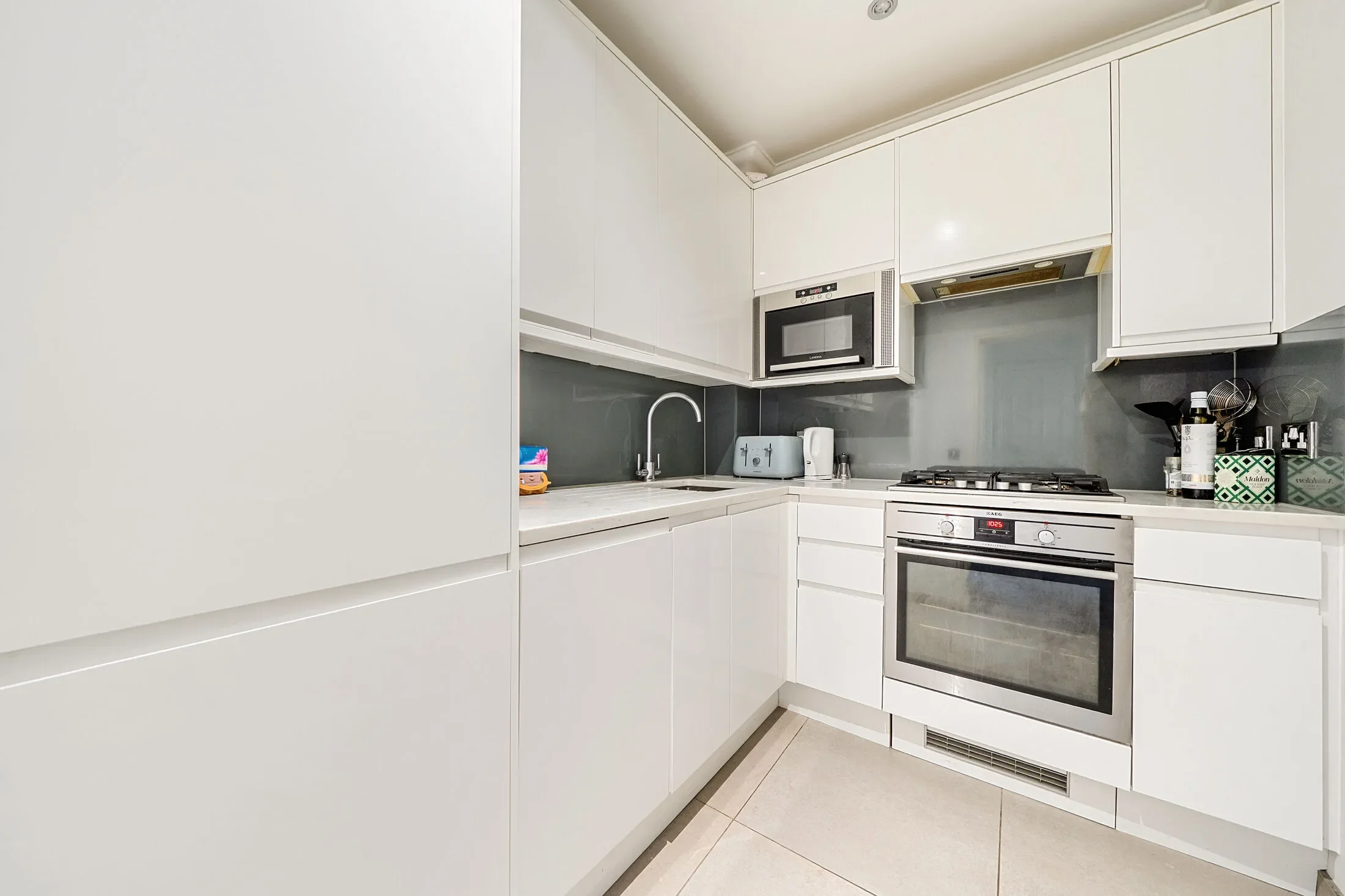 Flat Grosvenor Road in City of Westminster