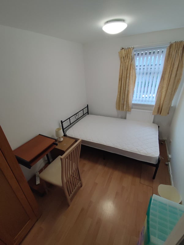 Room Catfield Walk in Manchester