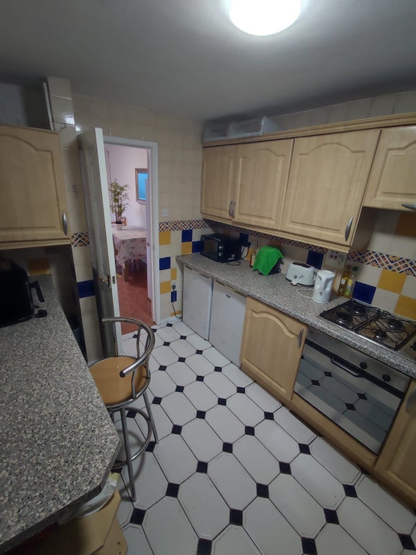 Room Catfield Walk in Manchester