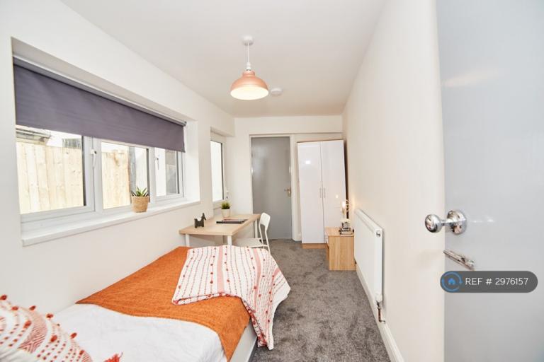 Room Trinity Lane in Hinckley and Bosworth