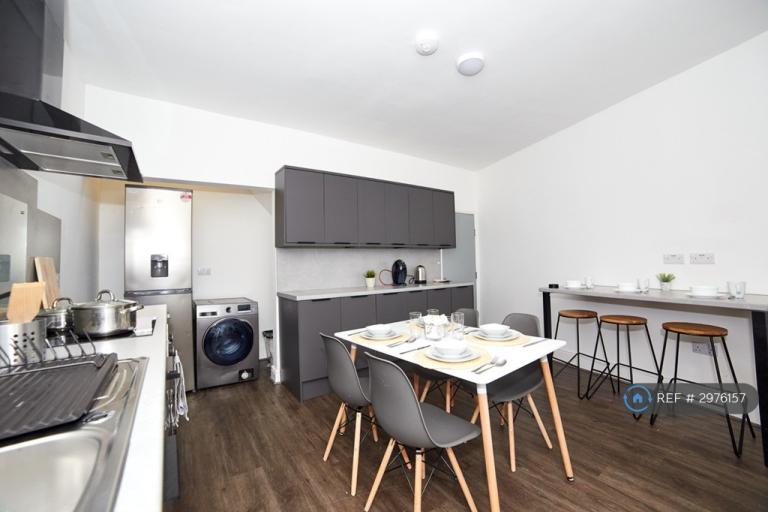Room Trinity Lane in Hinckley and Bosworth