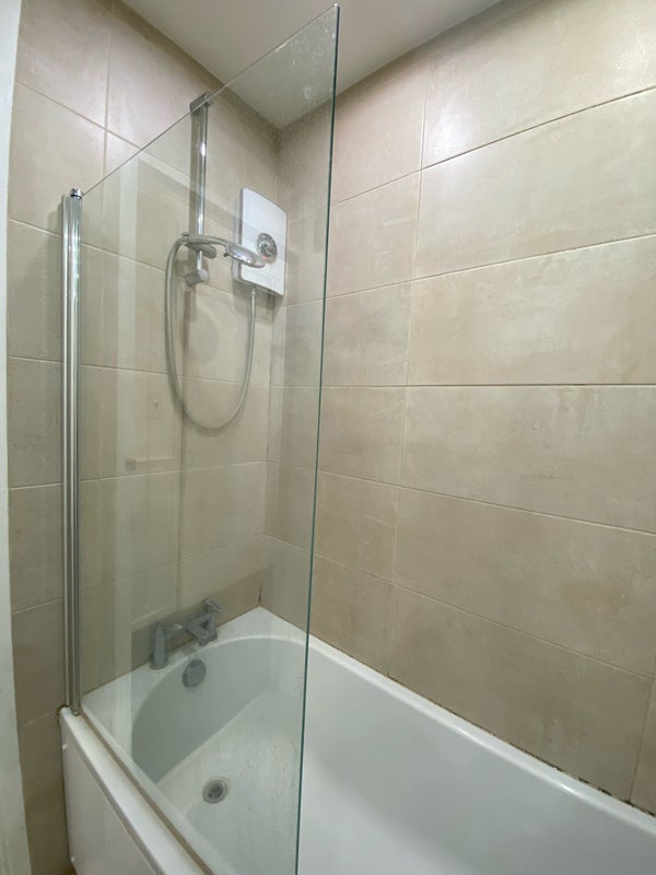 Room Nightingale Vale in Greater London