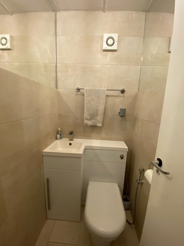 Room Nightingale Vale in Greater London