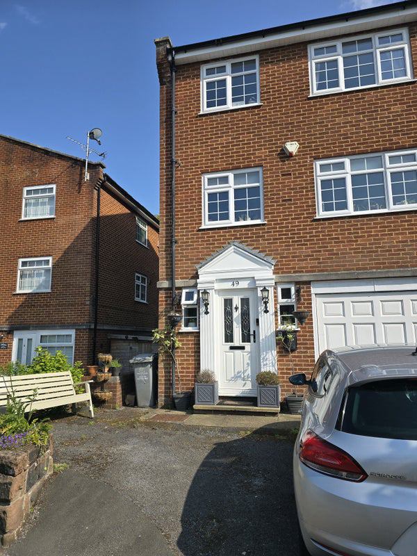 Room Delamer Road in Trafford