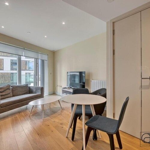 Flat Duke of Wellington Avenue in Greater London