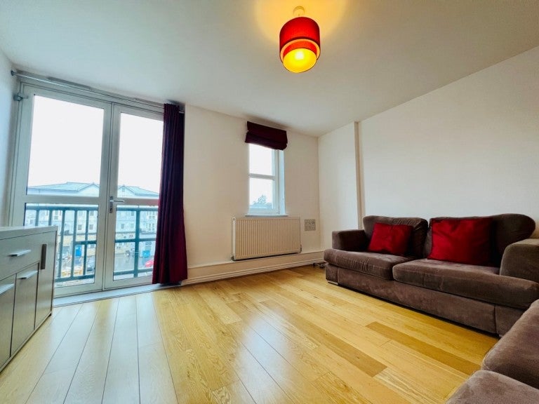 Flat Riverside in East Hertfordshire