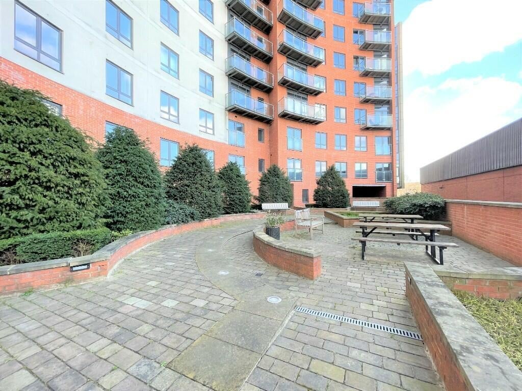 Flat Gotts Road in Leeds