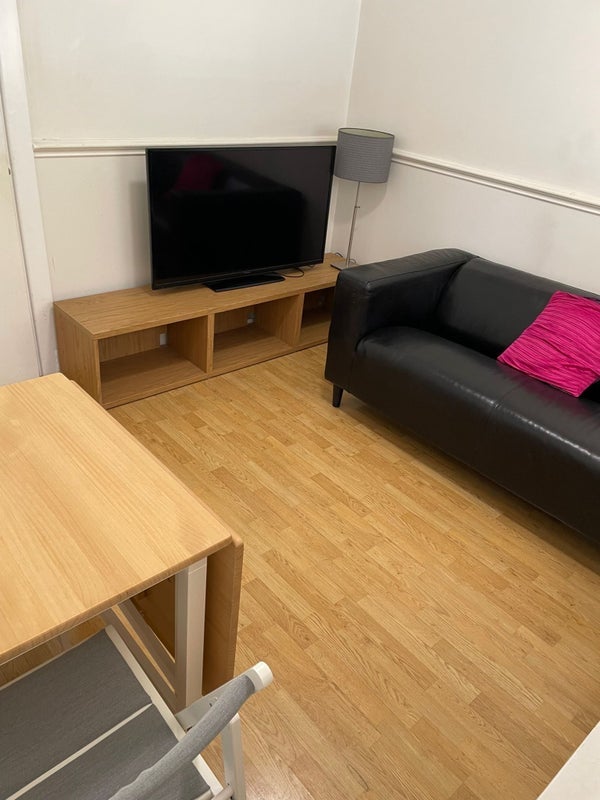 Room Edward Mann Close in Greater London