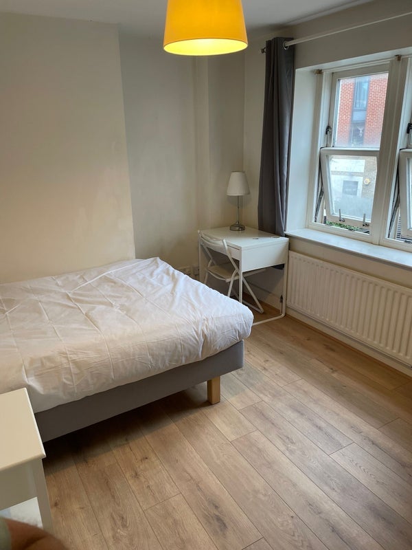 Room Edward Mann Close in Greater London