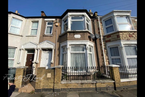 House Kitchener Road in London