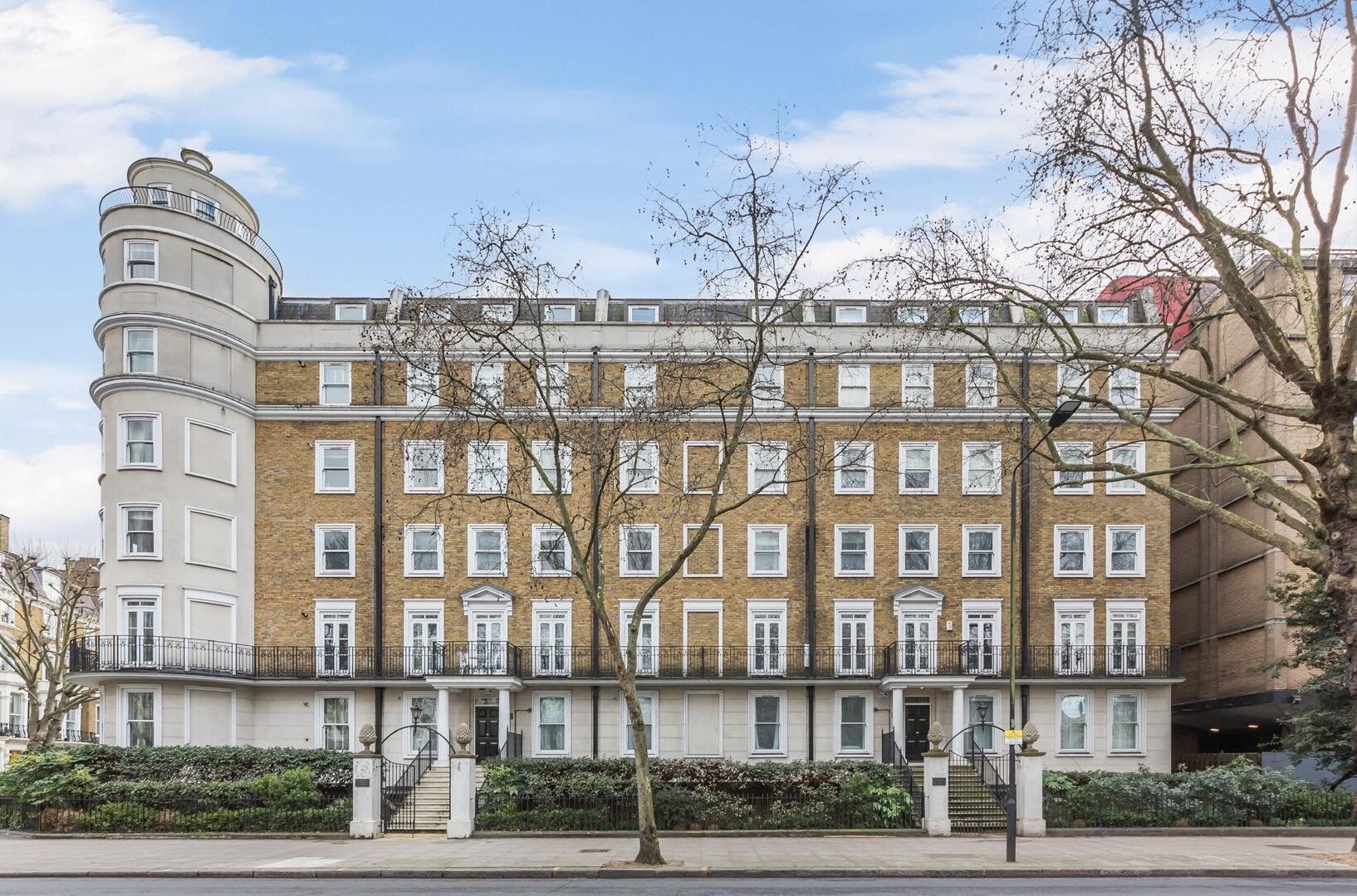 Flat Holland Park Avenue in Greater London