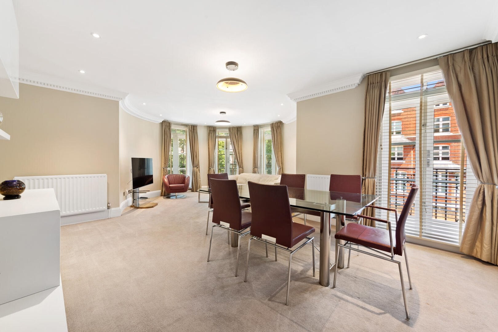 Flat Holland Park Avenue in Greater London