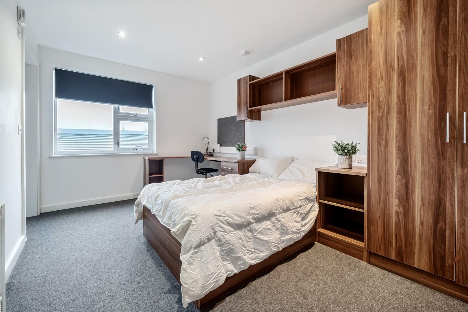 Room Plymbridge Lane in Plymouth