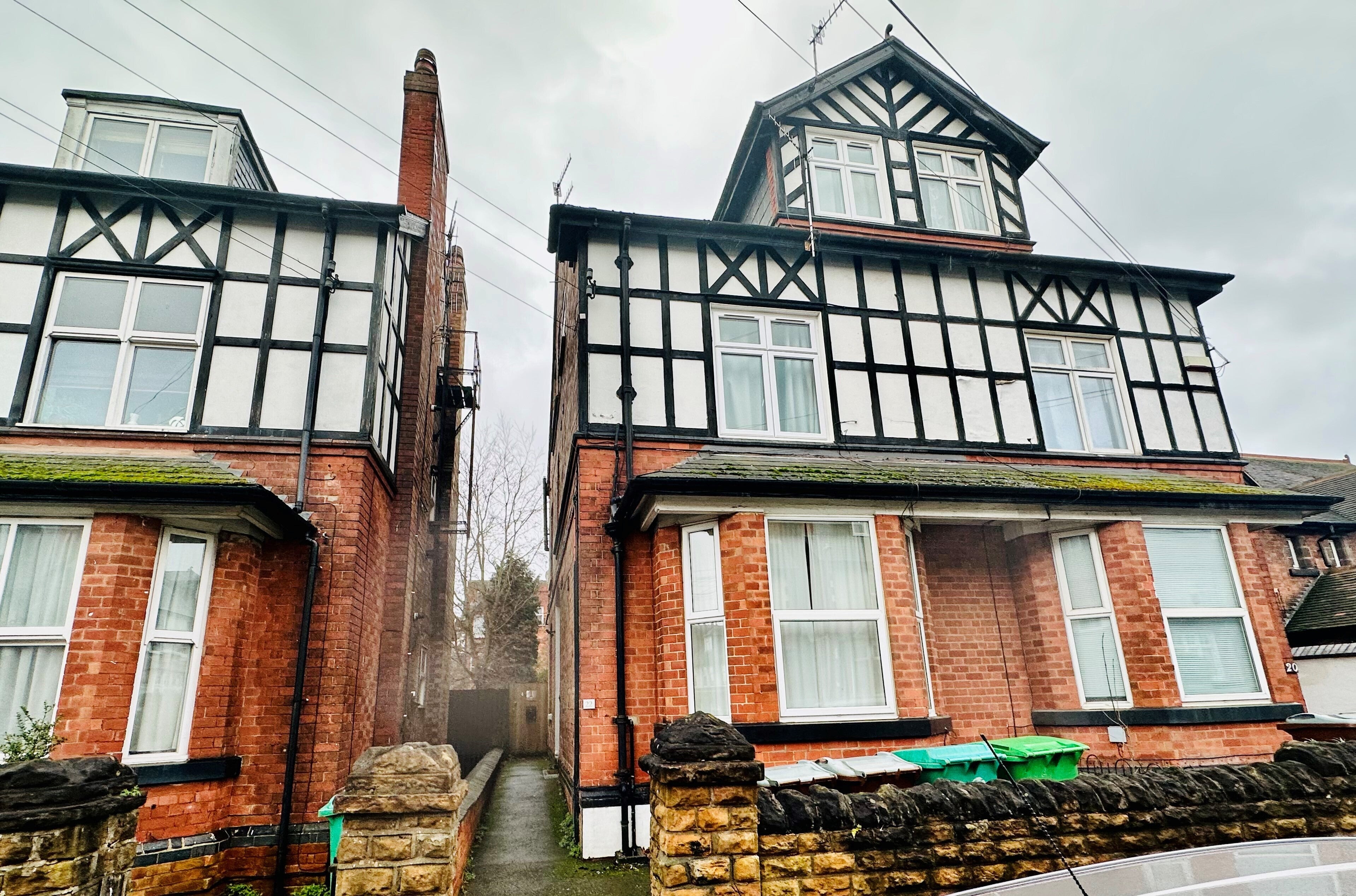 Flat Bingham Road in Nottingham