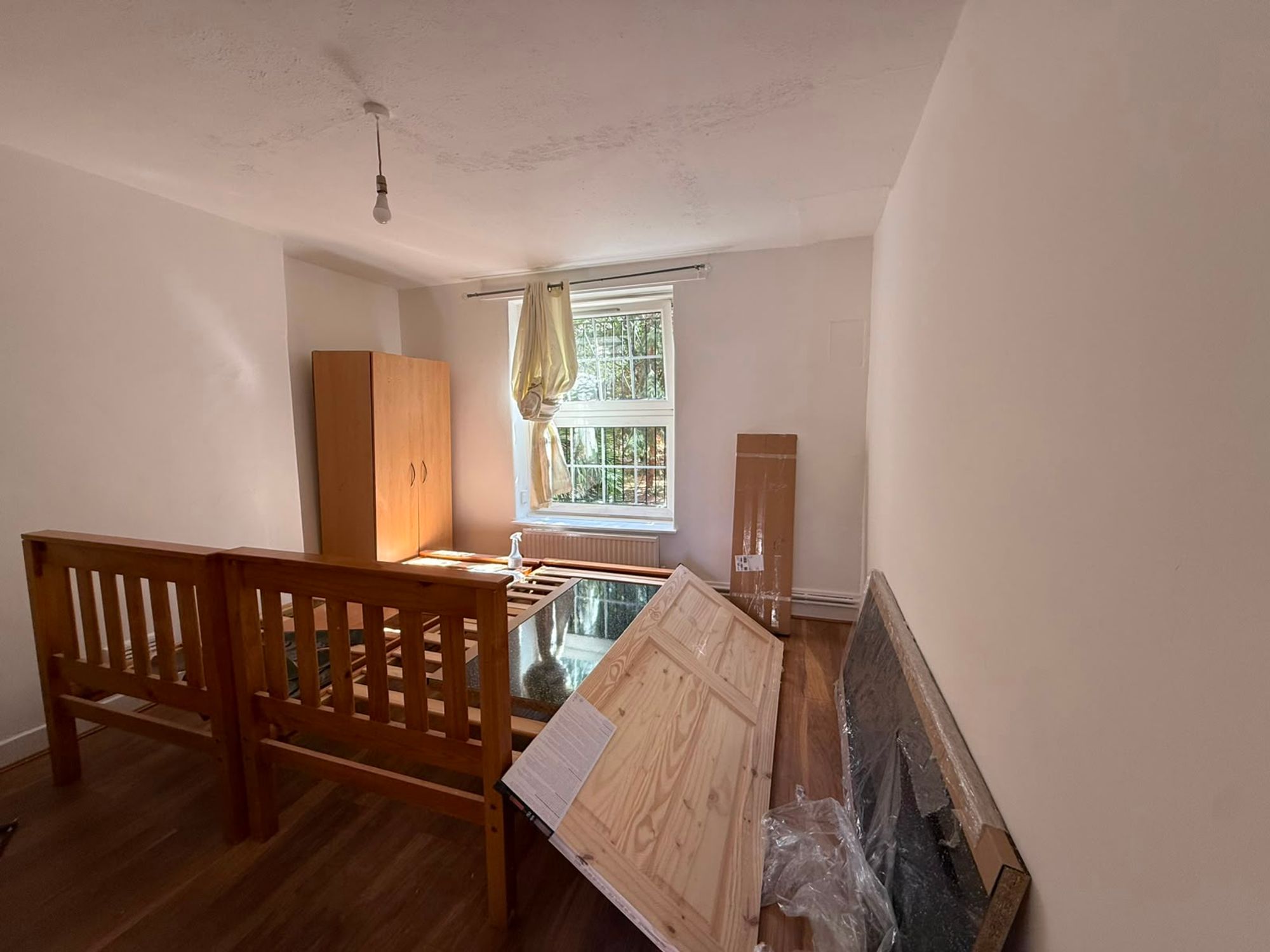 Flat Pott Street in Greater London