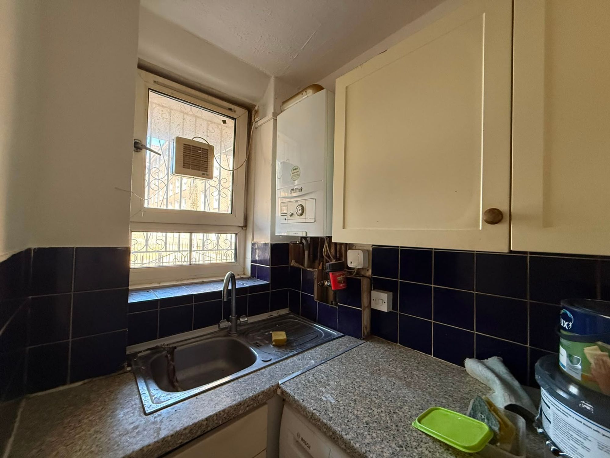 Flat Pott Street in Greater London