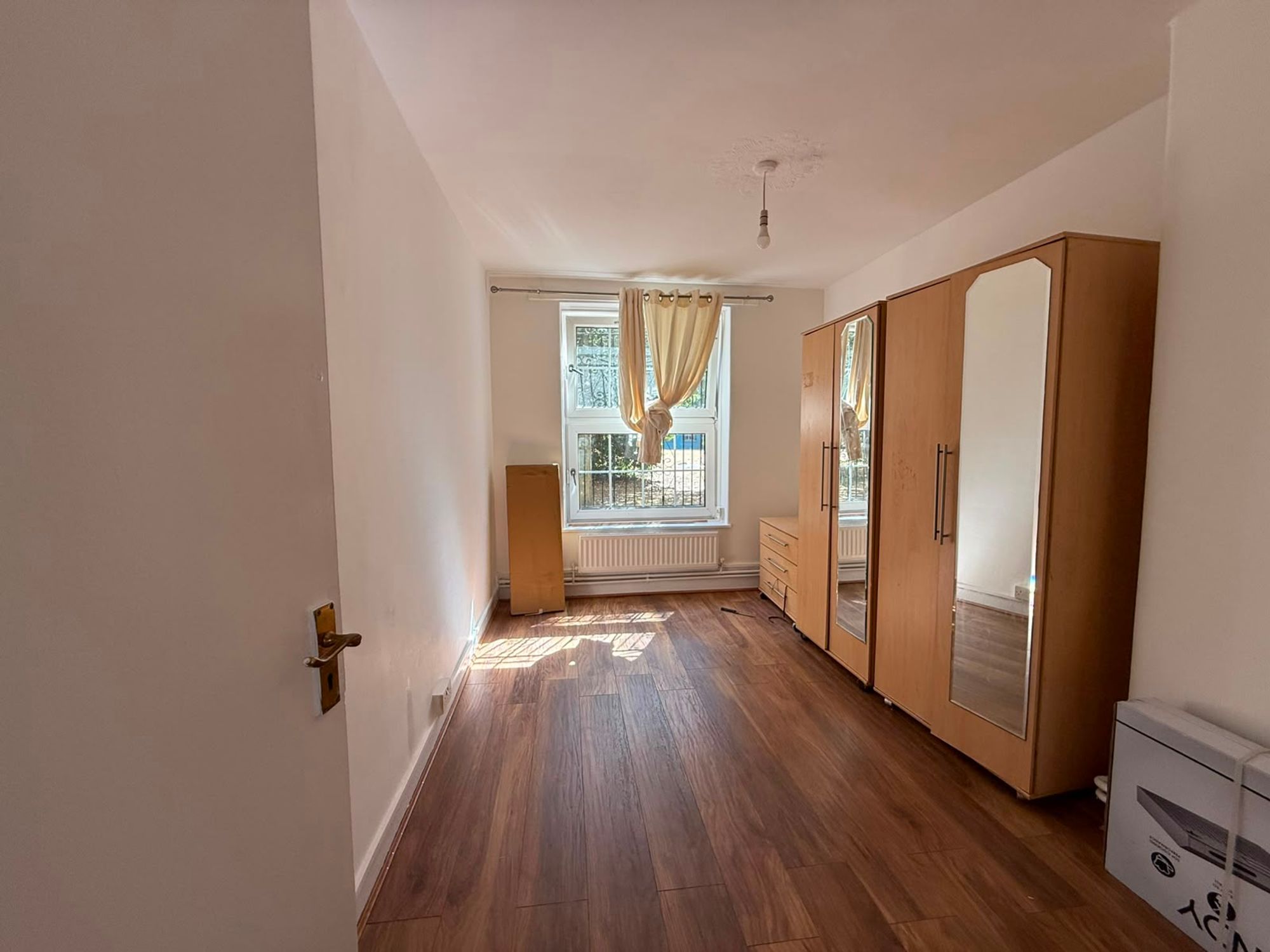 Flat Pott Street in Greater London