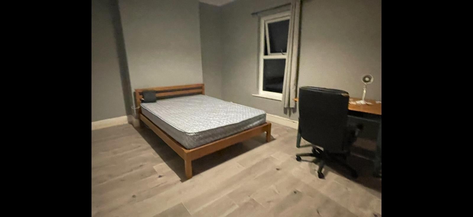 Room Wellington Road in Manchester