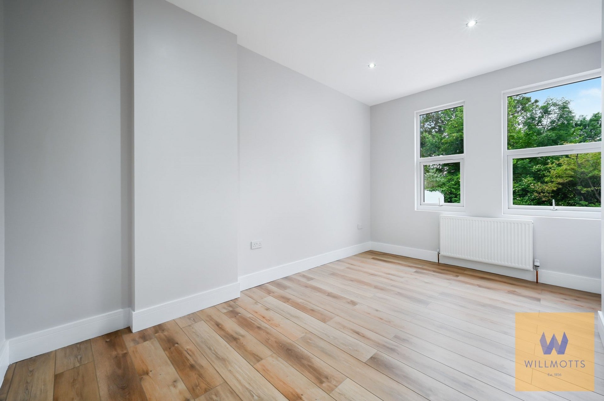 Flat Coombe Lane in Greater London