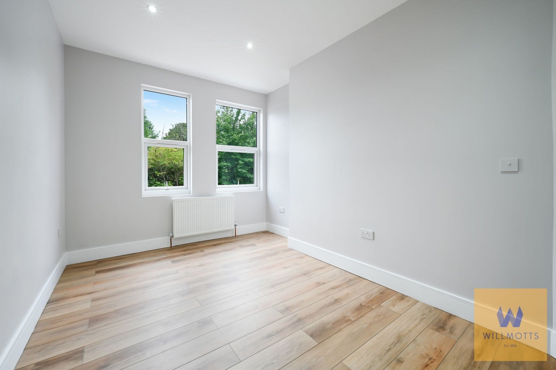 Flat Coombe Lane in Greater London