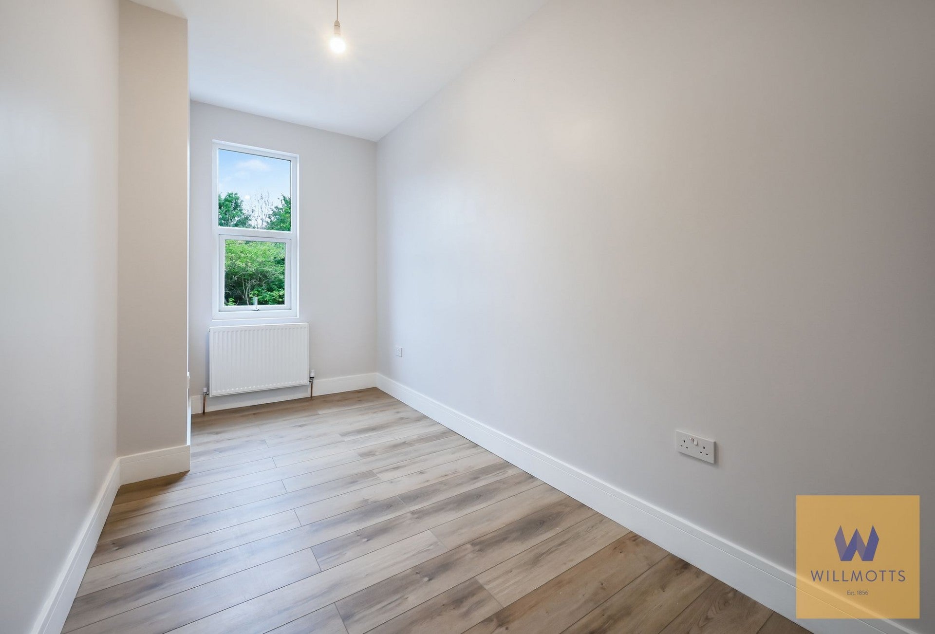 Flat Coombe Lane in Greater London