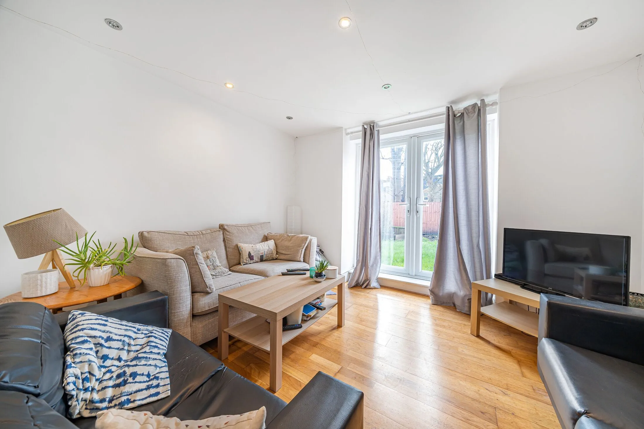 Flat Weir Road in Greater London