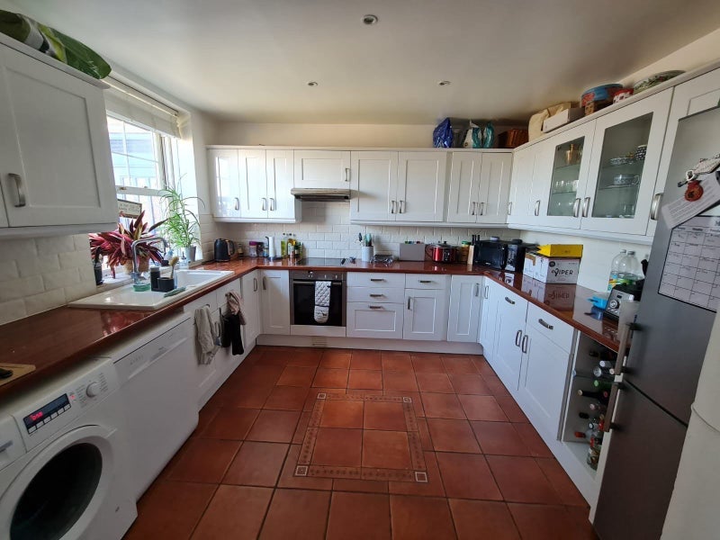 Room Worsopp Drive in Greater London