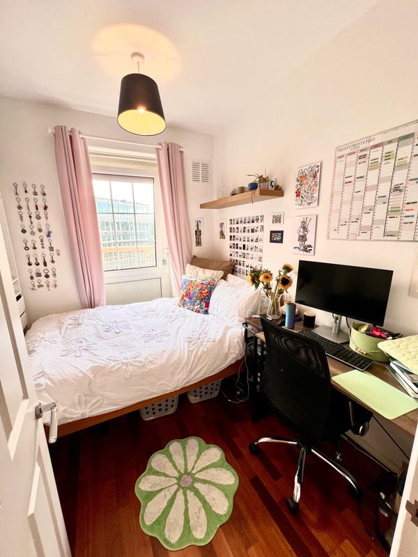 Room Worsopp Drive in Greater London