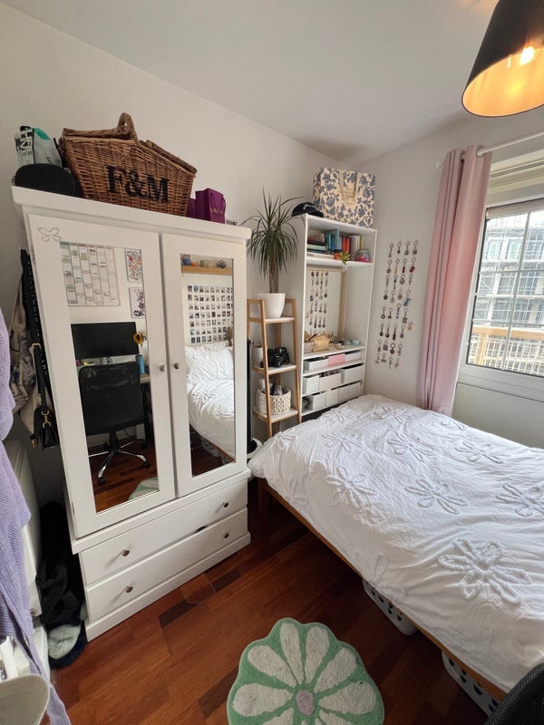 Room Worsopp Drive in Greater London