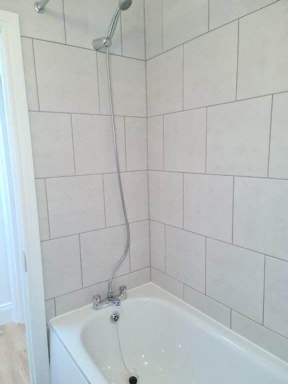 Flat Bensham Manor Road in Greater London